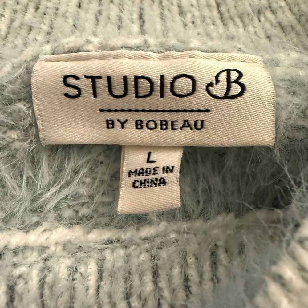 Chevron Patterned Gray Sweater Studio B (Bobeau) - Picture 3 of 5